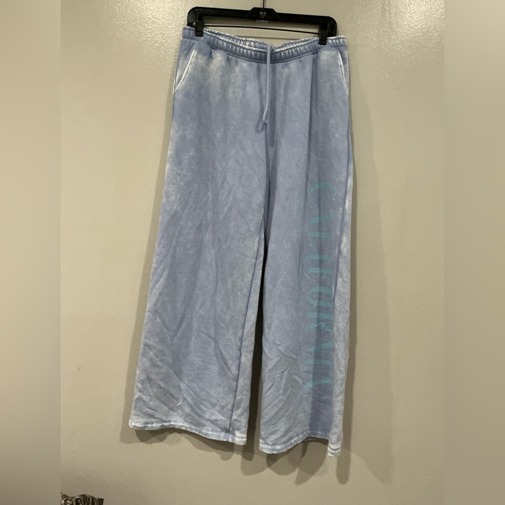 NWOT  Women Wide-Leg Pants with Blue Print   Light Blue.  M